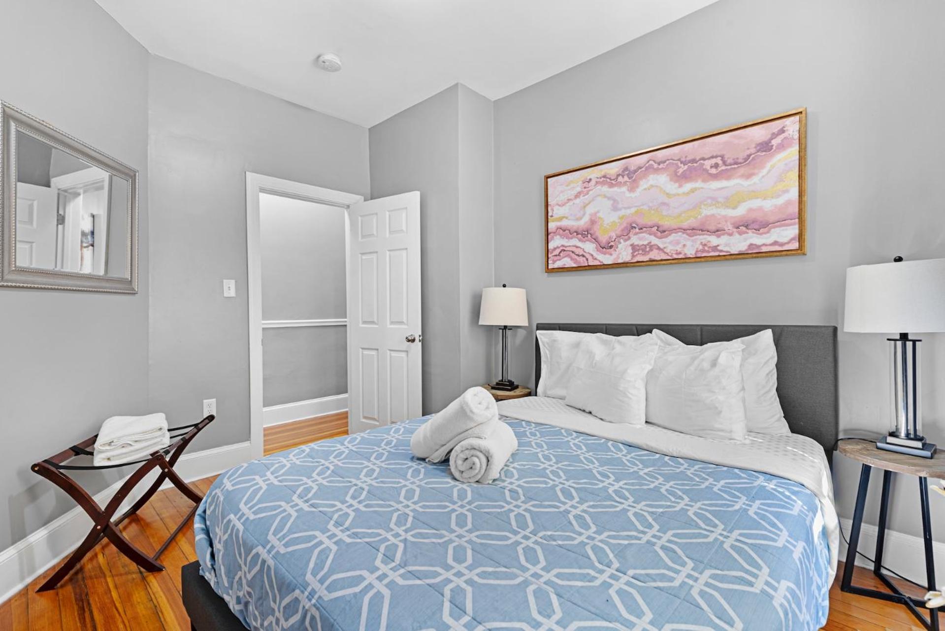Spacious Apartments Near Ashmont - Evonify Stays Бостън Екстериор снимка