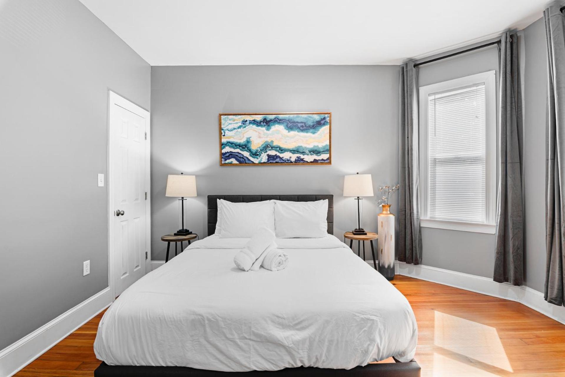 Spacious Apartments Near Ashmont - Evonify Stays Бостън Екстериор снимка